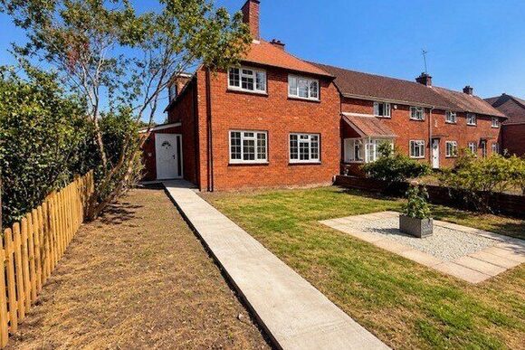 Lansdowne Close, Hampshire, SO51