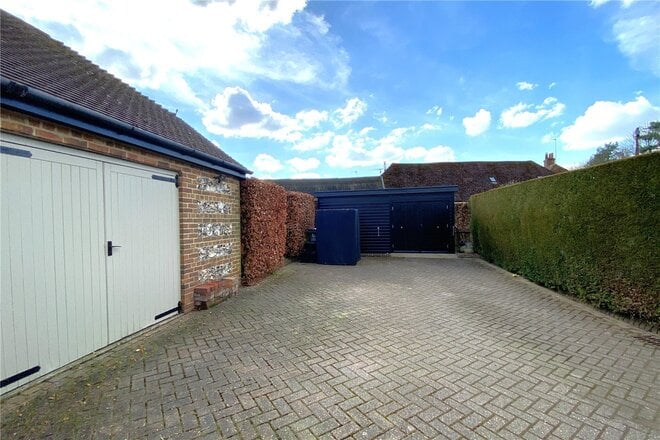 High Street, Marlborough, SN8