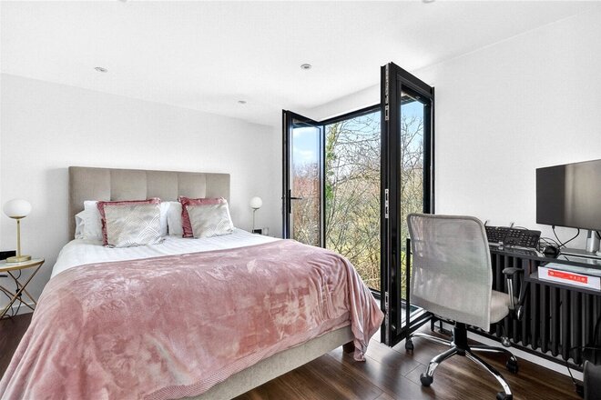 Jessamy Road, Surrey, KT13