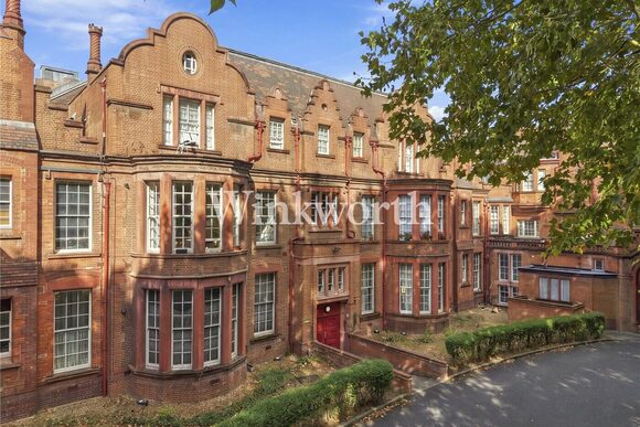Sycamore Gardens, High Road, N15