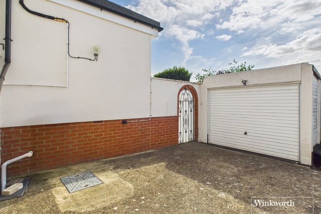 Winston Avenue, London, NW9