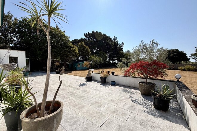 West Overcliff Drive, Dorset, BH4