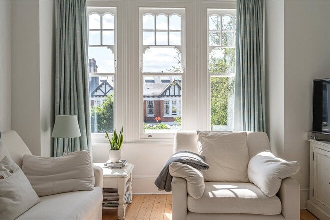Salford Road, London, SW2