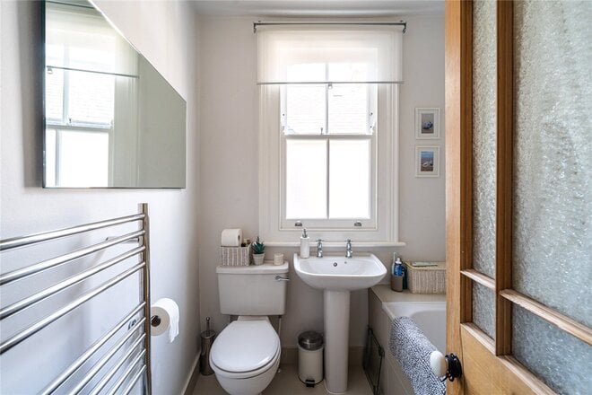 Salford Road, London, SW2