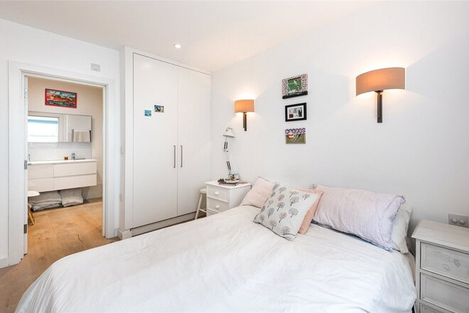 The Old Post House, London, SW1V