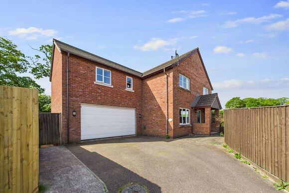 Lychgate Park, Crediton, EX17