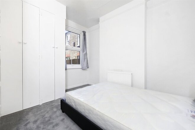Collingbourne Road, London, W12