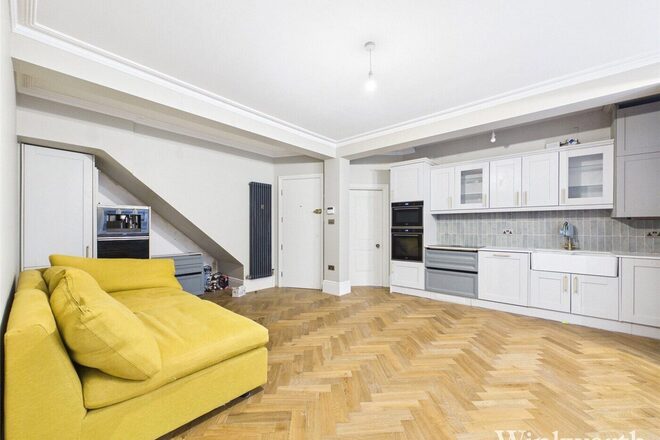 Birch Grove, London, W3
