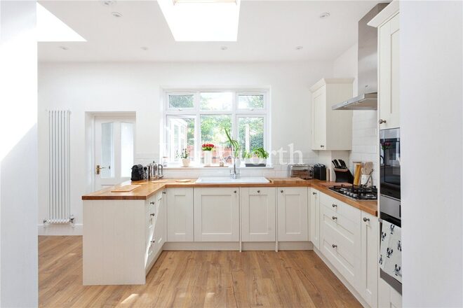 Russell Avenue, London, N22