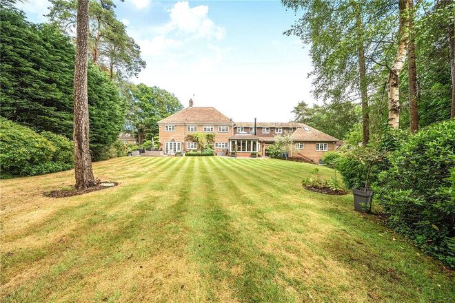 Kestrel Close, Farnham, GU10