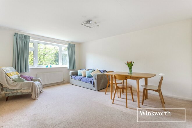 Cameron Close, Whetstone, N20