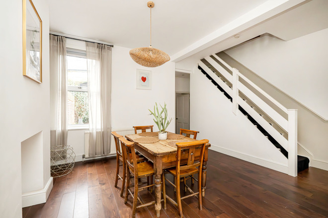 Holberton Gardens, London, NW10