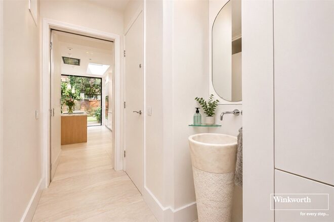 Egerton Gardens, London, NW4