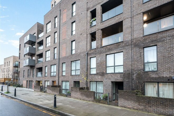 Aston Street, London, E14