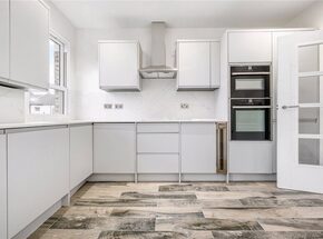Davisville Road, London, W12