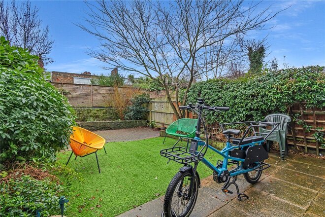 Hayes Grove, East Dulwich, SE22