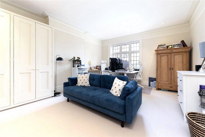 Daylesford Avenue, London, SW15