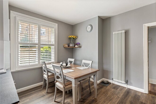 St. James's Drive, London, SW17