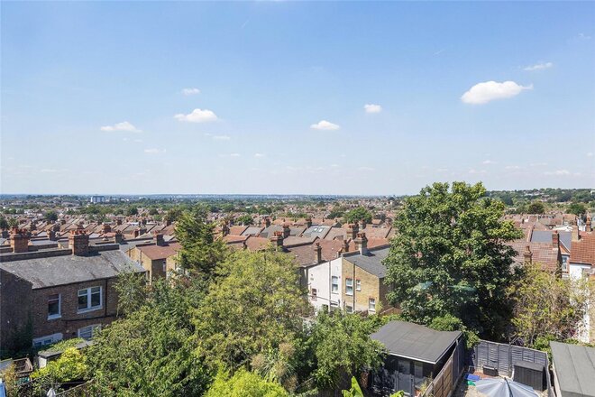 Annsworthy Crescent, London, SE25