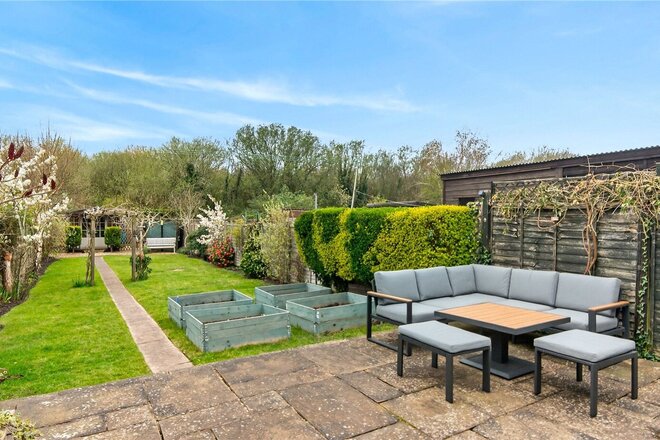 Oxenden Road, Farnham, GU10
