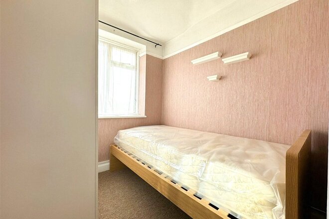 Hiliary Gardens, Stanmore, HA7