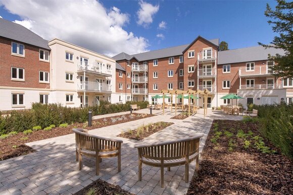 Bath Road, Wiltshire, SN10