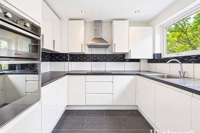 Deena Close, London, W3
