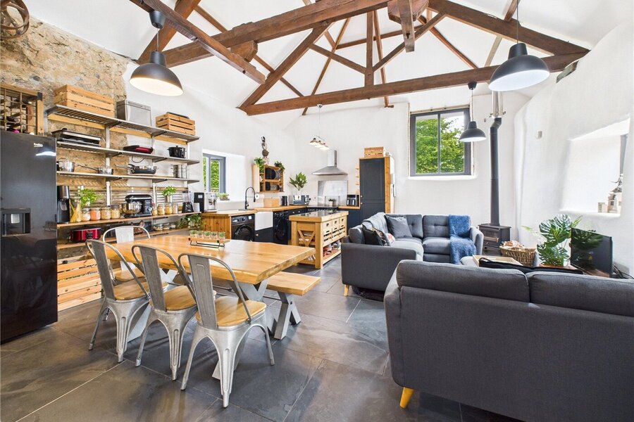 Kitchen & Living