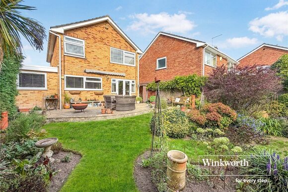 Locksley Drive, Dorset, BH22