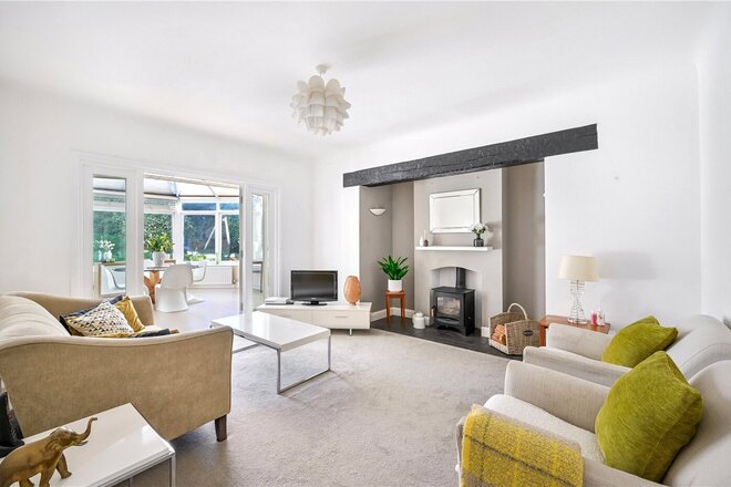 Holly Lane East, Surrey, SM7