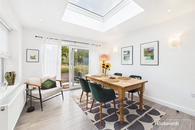 St. George's Avenue, Berkshire, RG14