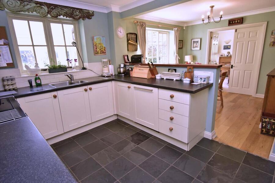 A KITCHEN 2.JPG