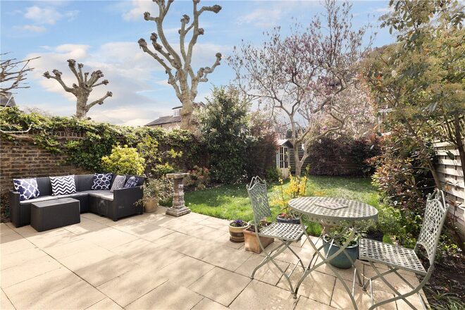 Howards Lane, London, SW15
