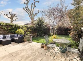 Howards Lane, London, SW15