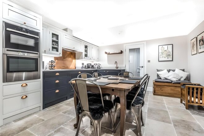 Cloisters Court, London, N6