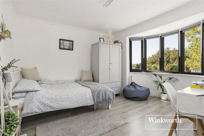 Milton Avenue, Barnet, EN5