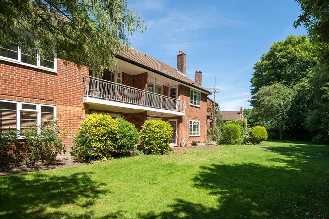 Thames Village, London, W4