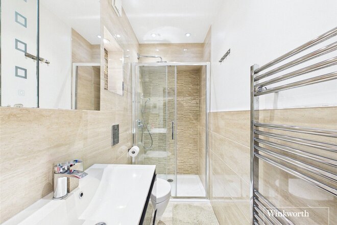 Edgwarebury Lane, Edgware, HA8