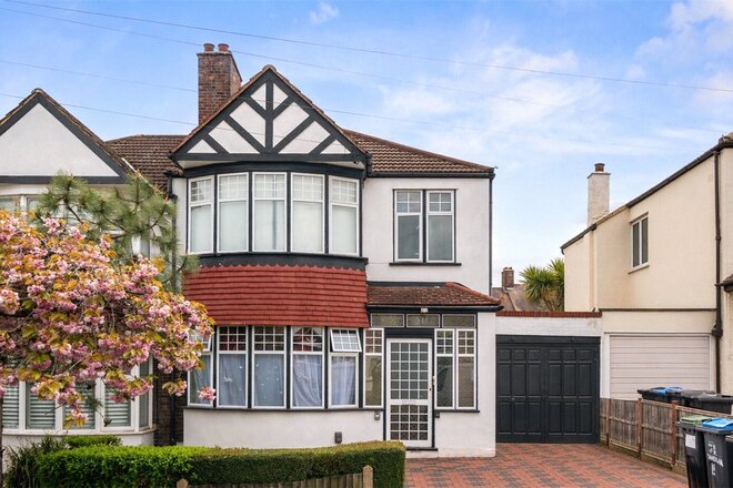 Sundial Avenue, London, SE25