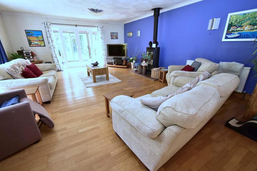A LOUNGE 2 NEW.JPG