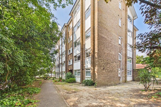 Castleview Road, Surrey, KT13