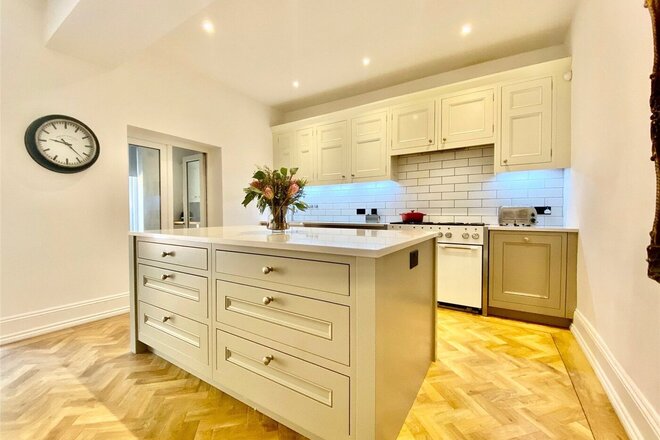 Beaulieu Road, Bournemouth, BH4