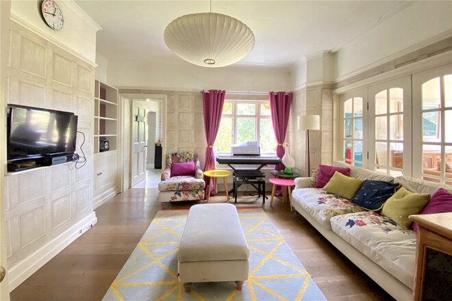 Mayflower Way, Farnham Common, SL2