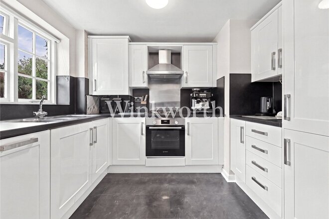 Hoppers Road, London, N21
