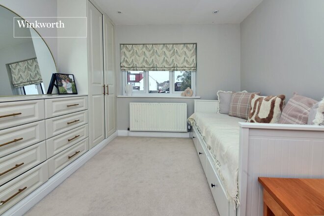 Newbury Gardens, Surrey, KT19