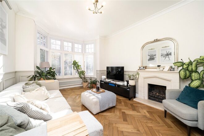 Holmbush Road, London, SW15