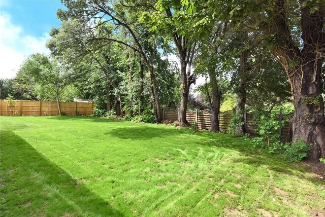 Holly Oak Close, Sutton, SM2