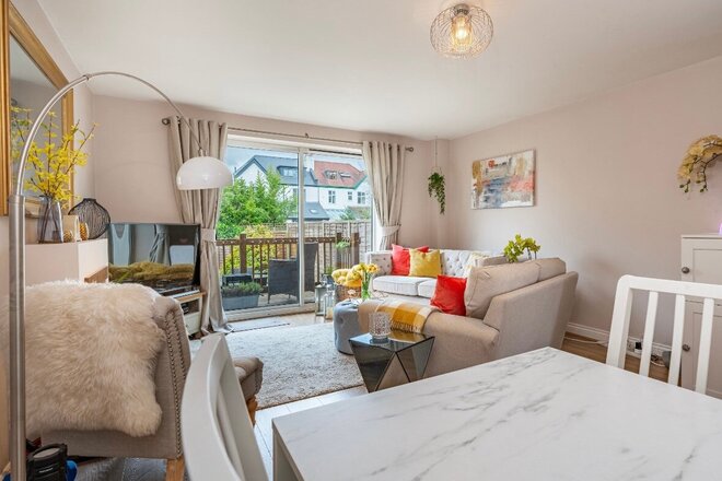 College Gate, Gloucestershire, GL53
