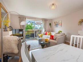 College Gate, Gloucestershire, GL53