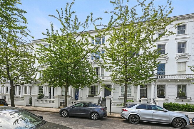 Palace Gardens Terrace, Kensington, W8